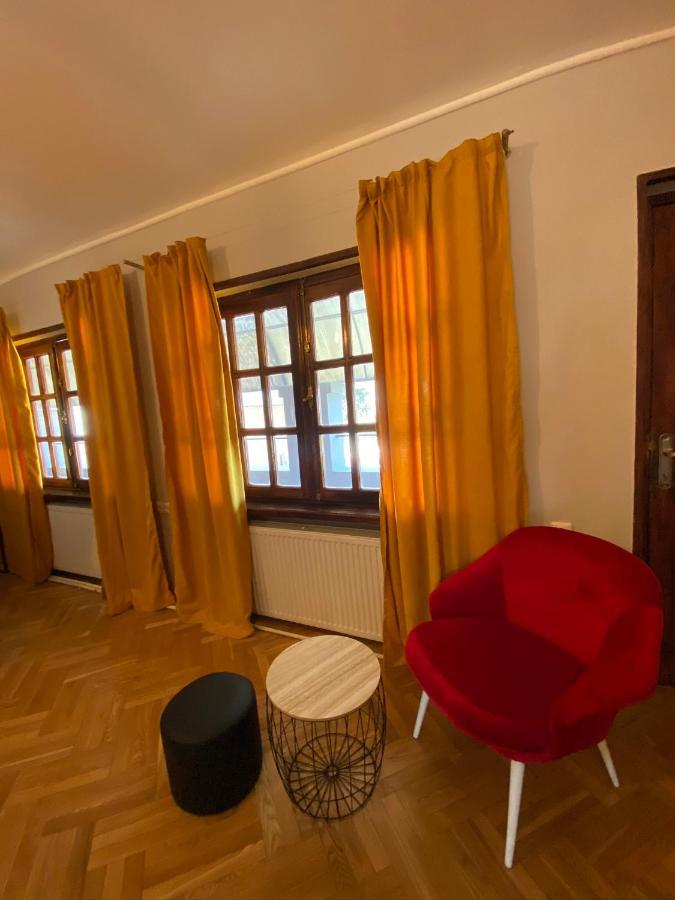 Red Door Lägenhet Tbilisi Exteriör bild