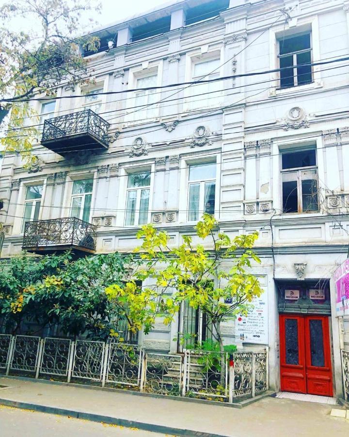 Red Door Lägenhet Tbilisi Exteriör bild